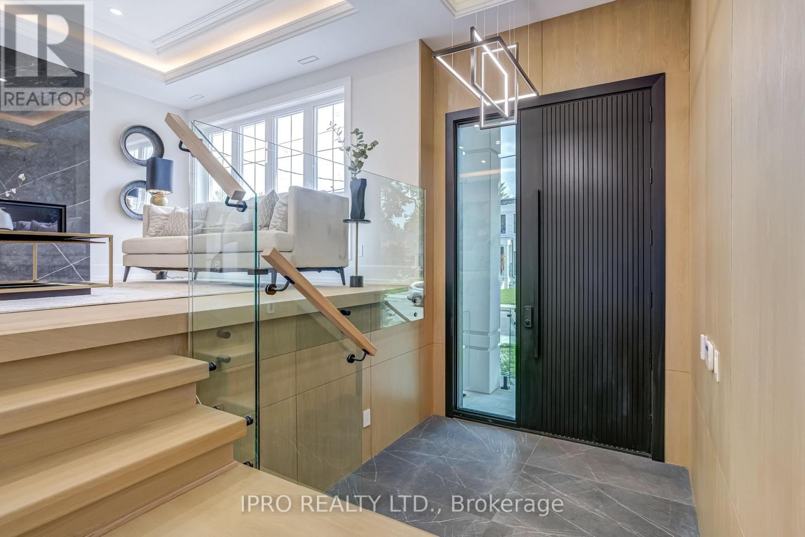 












594 BROADWAY AVENUE

,
Toronto (Leaside),




Ontario
M4G2S5

