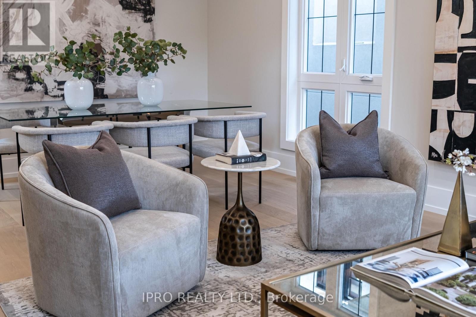 












594 BROADWAY AVENUE

,
Toronto (Leaside),




Ontario
M4G2S5

