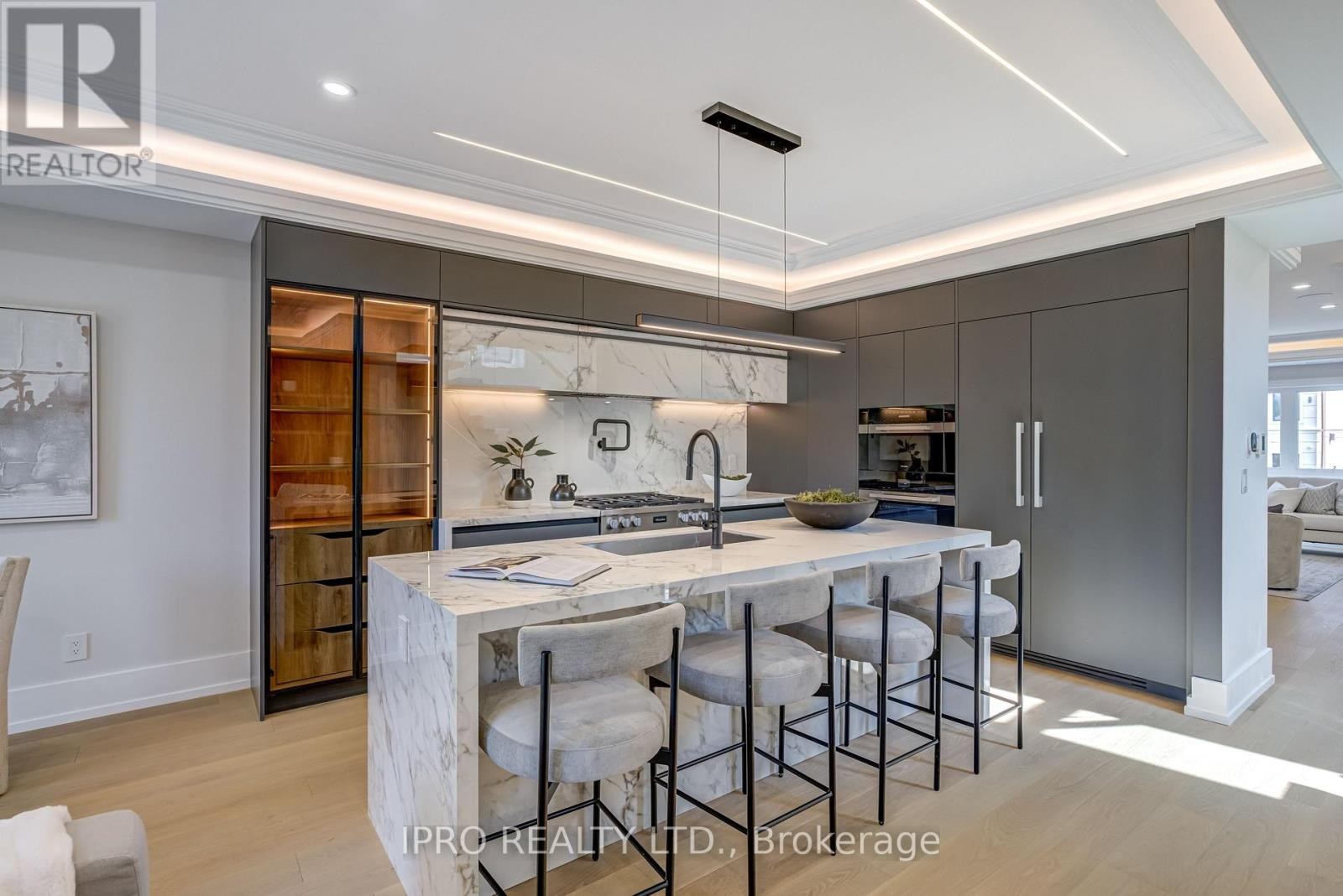 












594 BROADWAY AVENUE

,
Toronto (Leaside),




Ontario
M4G2S5

