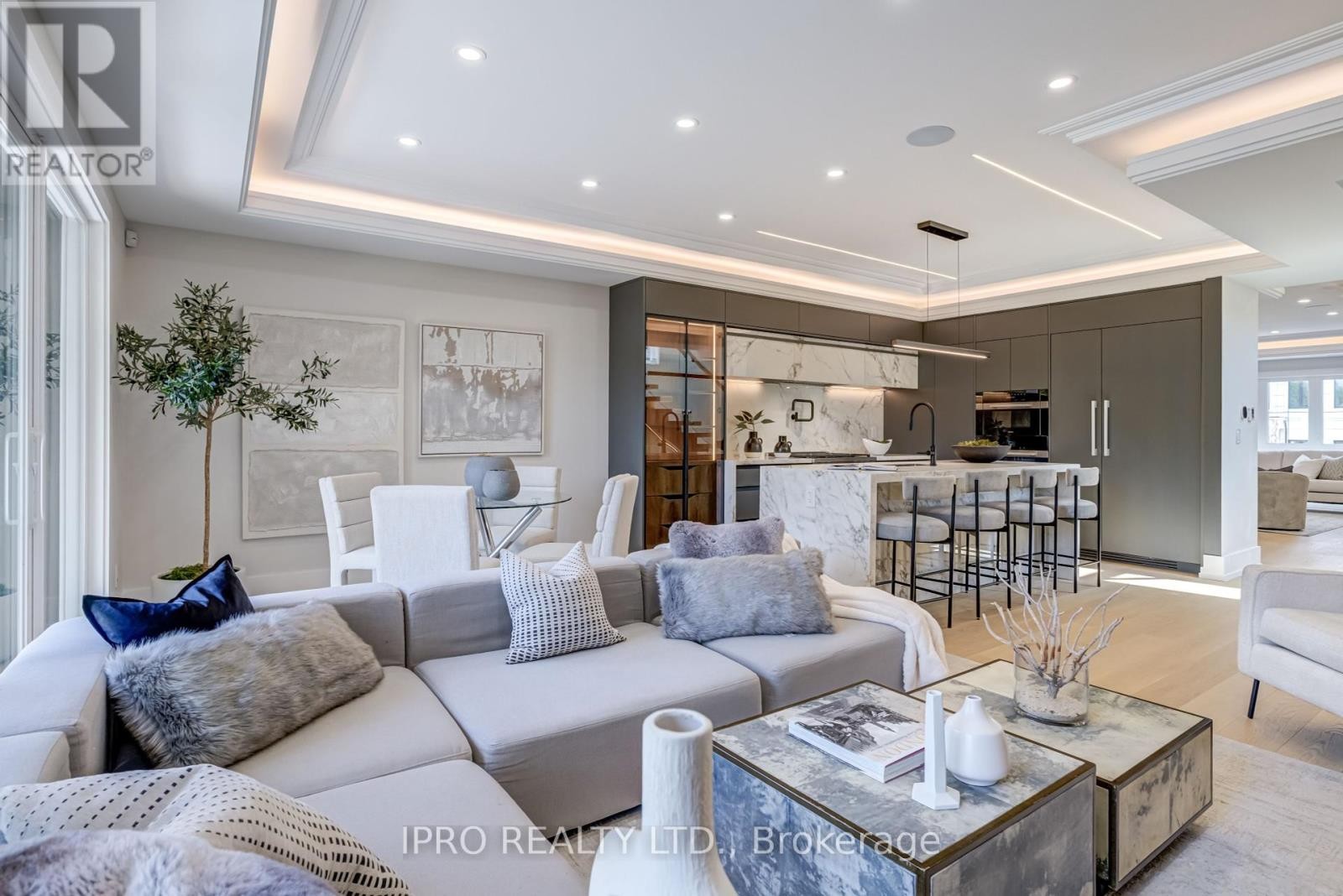












594 BROADWAY AVENUE

,
Toronto (Leaside),




Ontario
M4G2S5


