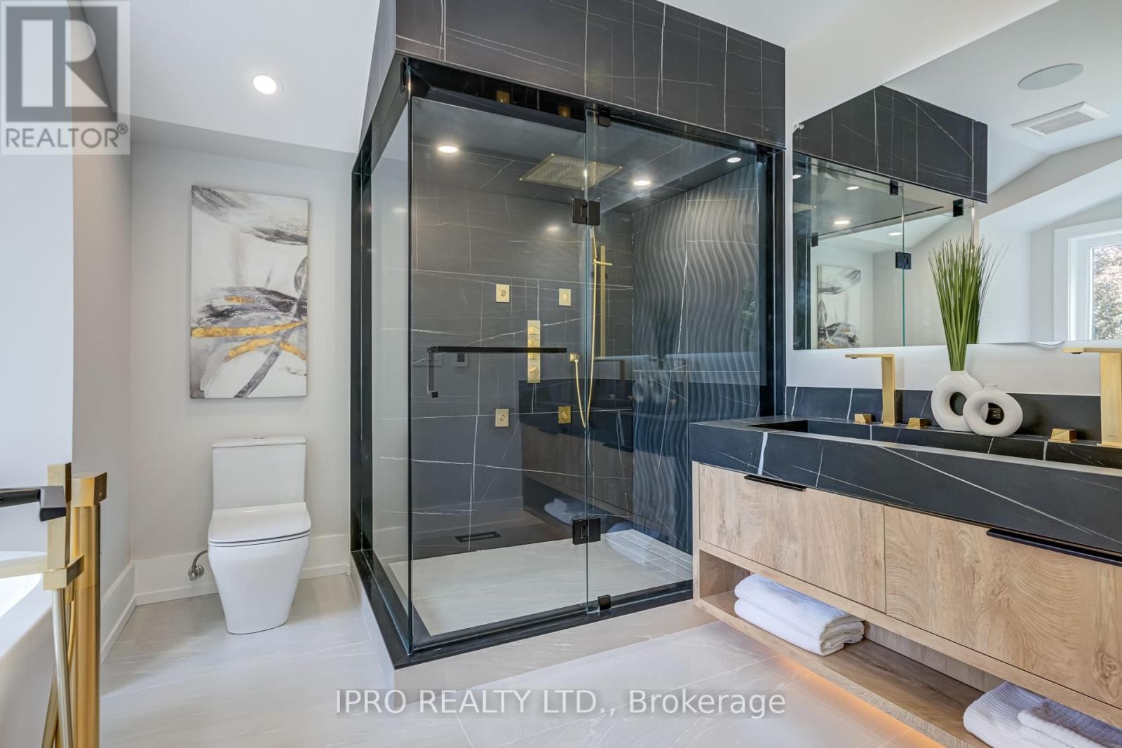 












594 BROADWAY AVENUE

,
Toronto (Leaside),




Ontario
M4G2S5

