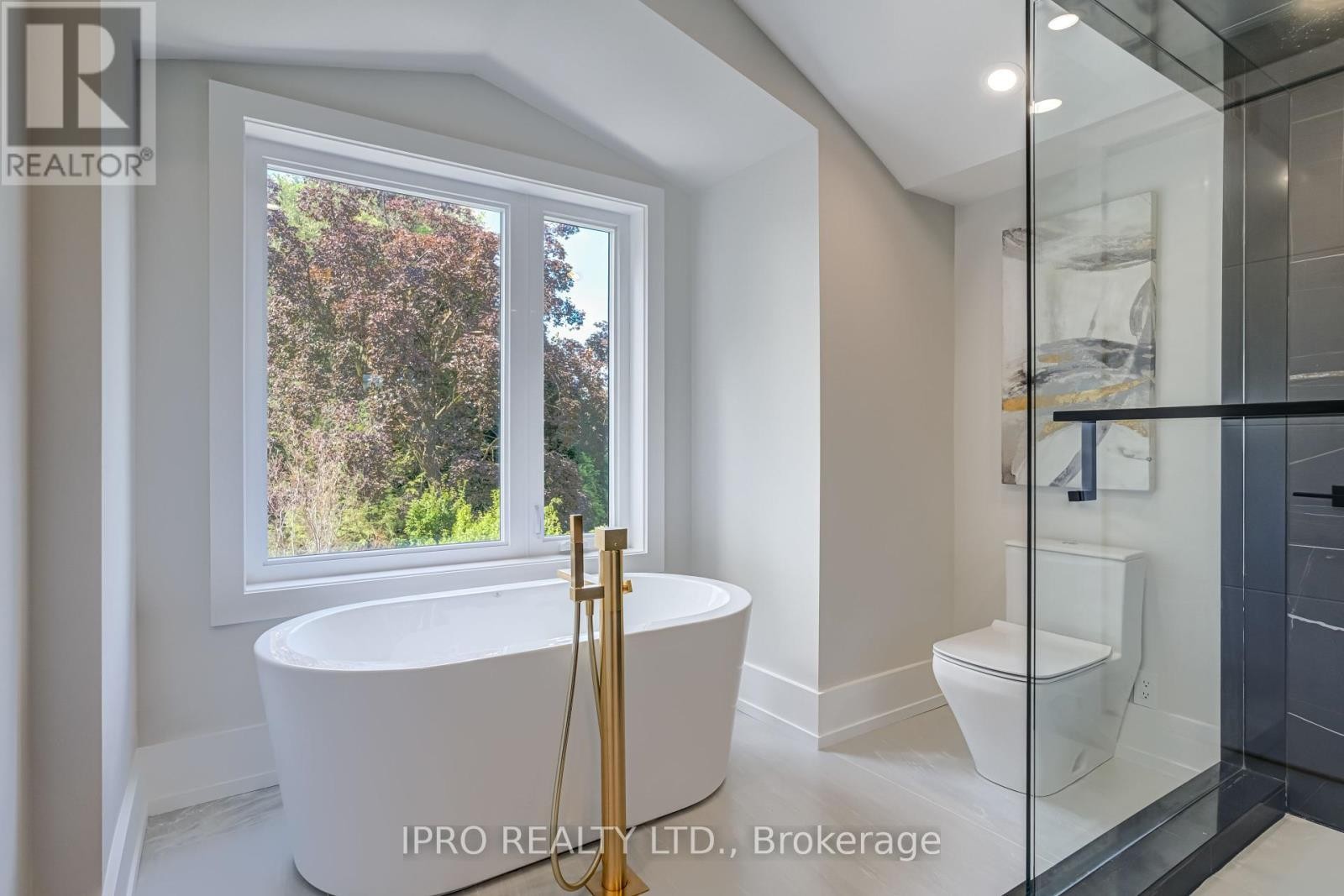 












594 BROADWAY AVENUE

,
Toronto (Leaside),




Ontario
M4G2S5

