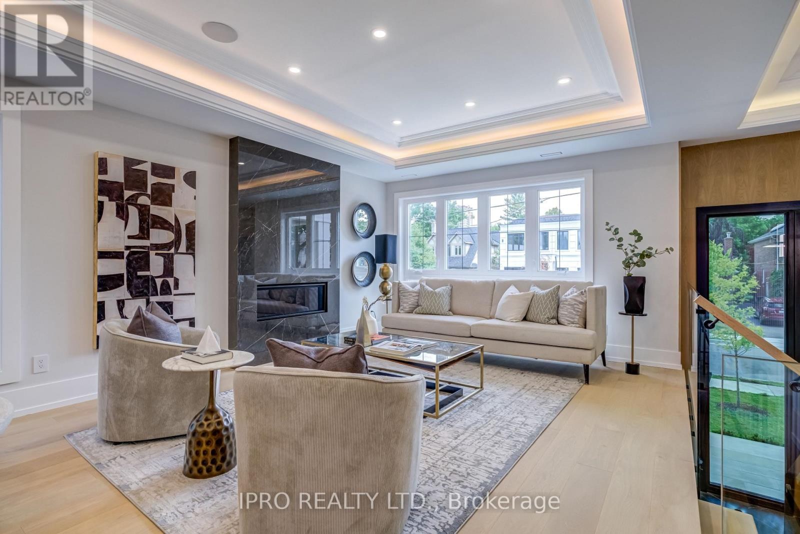 












594 BROADWAY AVENUE

,
Toronto (Leaside),




Ontario
M4G2S5

