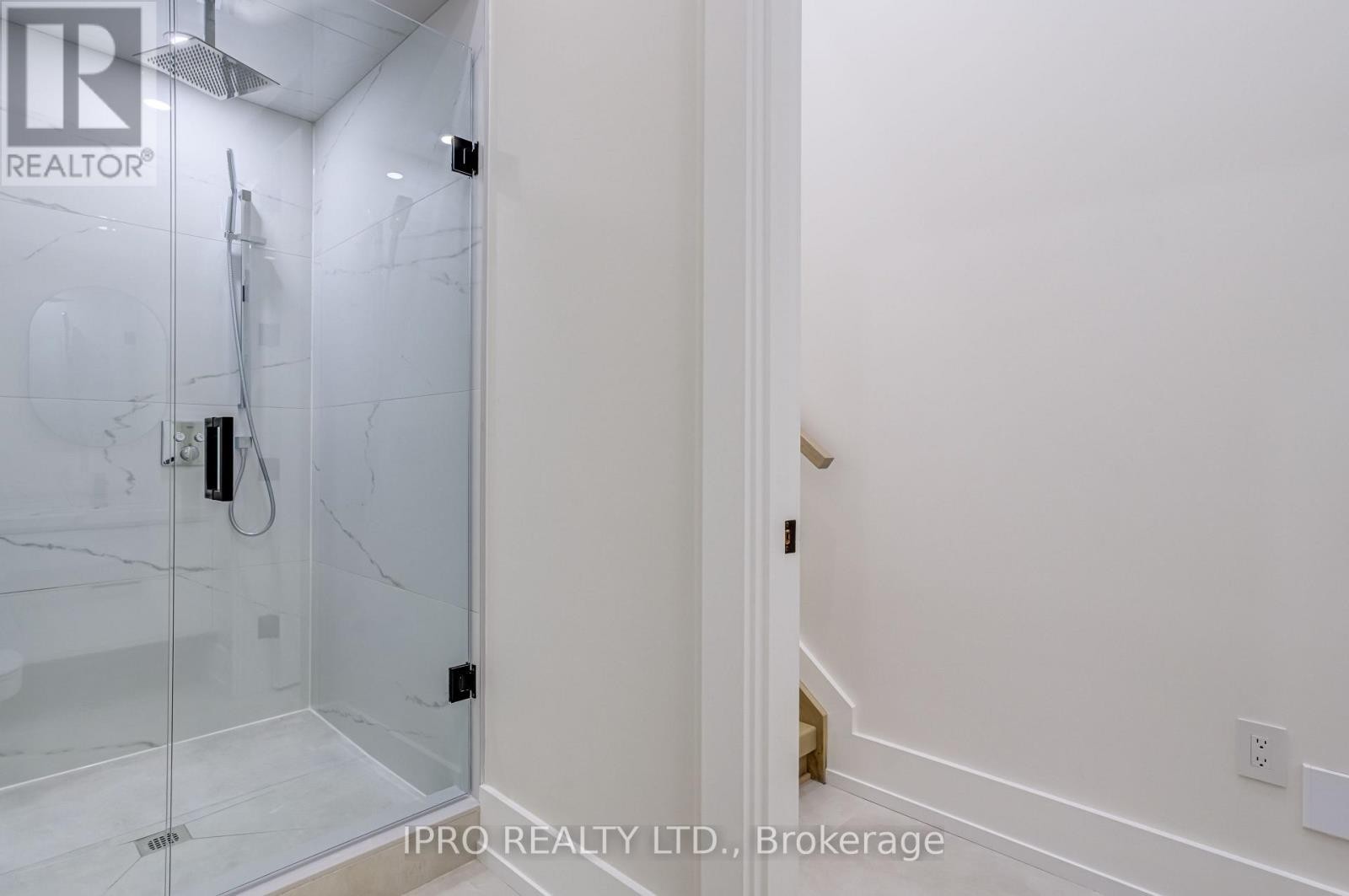 












594 BROADWAY AVENUE

,
Toronto (Leaside),




Ontario
M4G2S5

