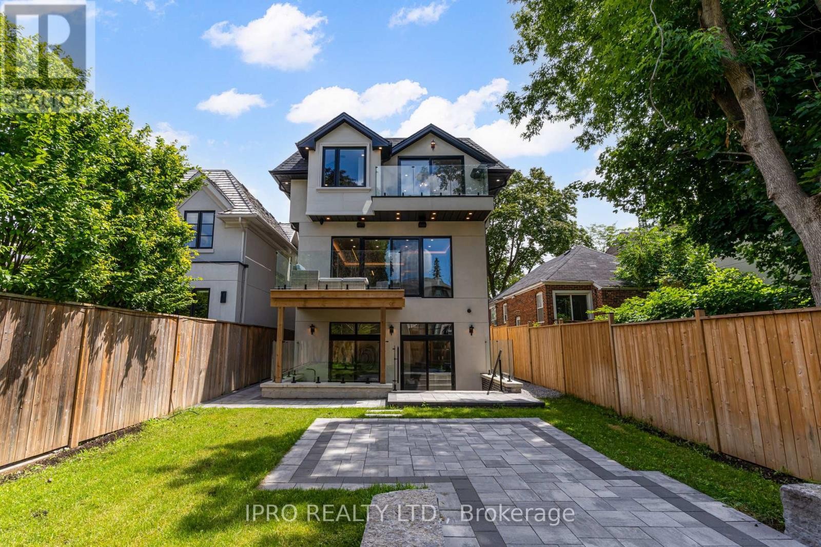 












594 BROADWAY AVENUE

,
Toronto (Leaside),




Ontario
M4G2S5

