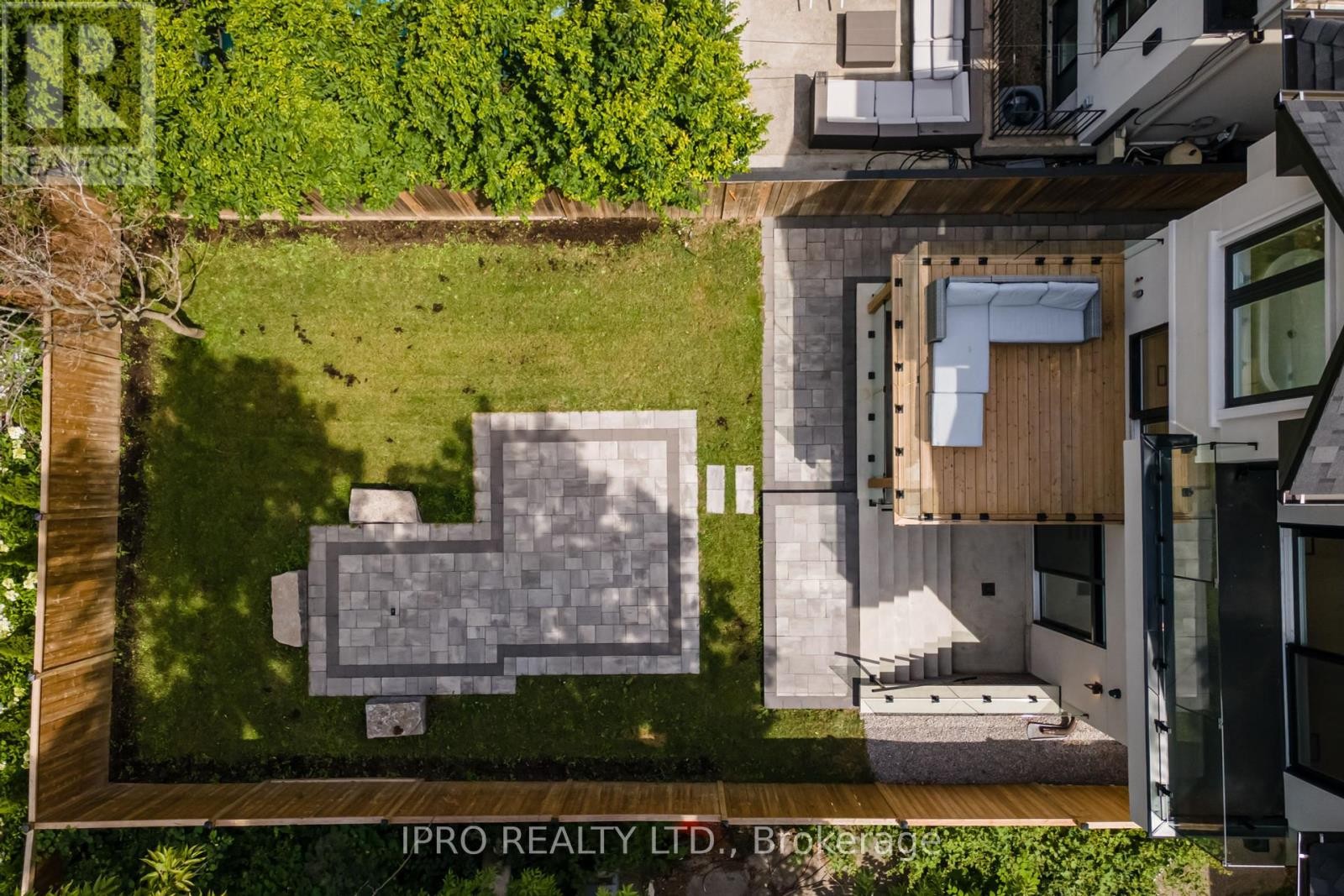 












594 BROADWAY AVENUE

,
Toronto (Leaside),




Ontario
M4G2S5

