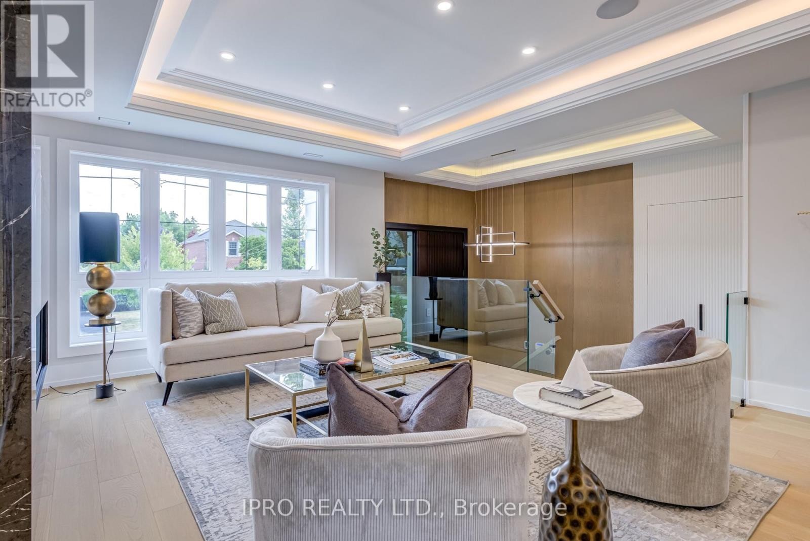 












594 BROADWAY AVENUE

,
Toronto (Leaside),




Ontario
M4G2S5

