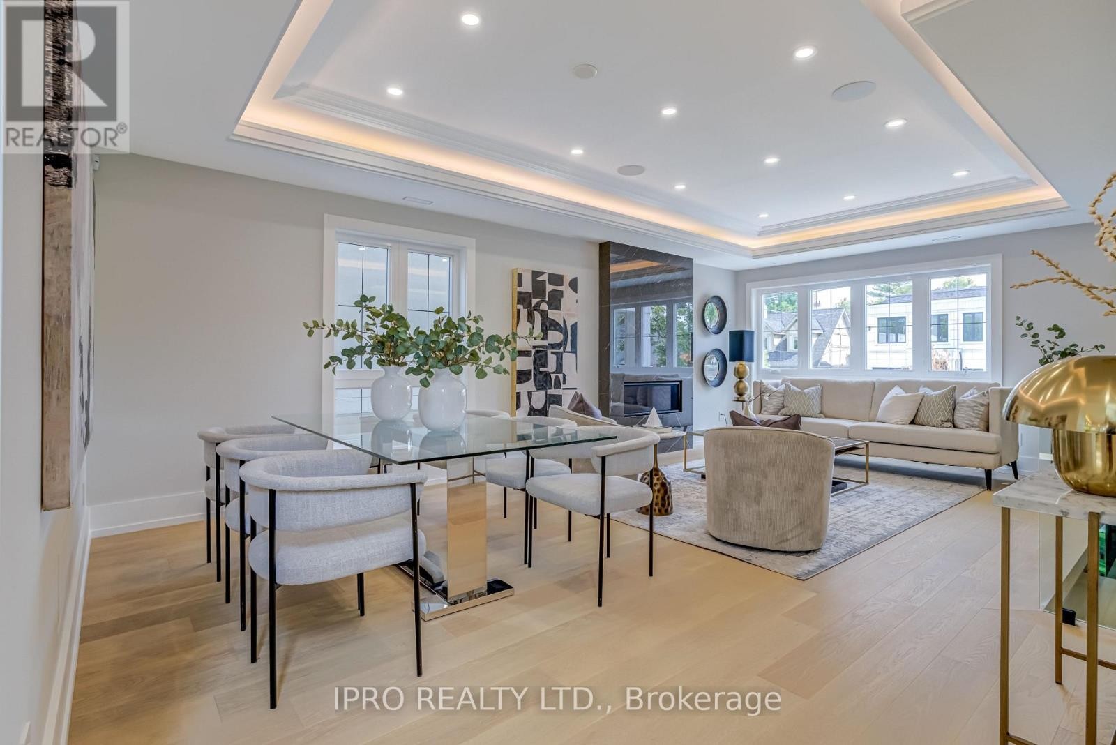 












594 BROADWAY AVENUE

,
Toronto (Leaside),




Ontario
M4G2S5

