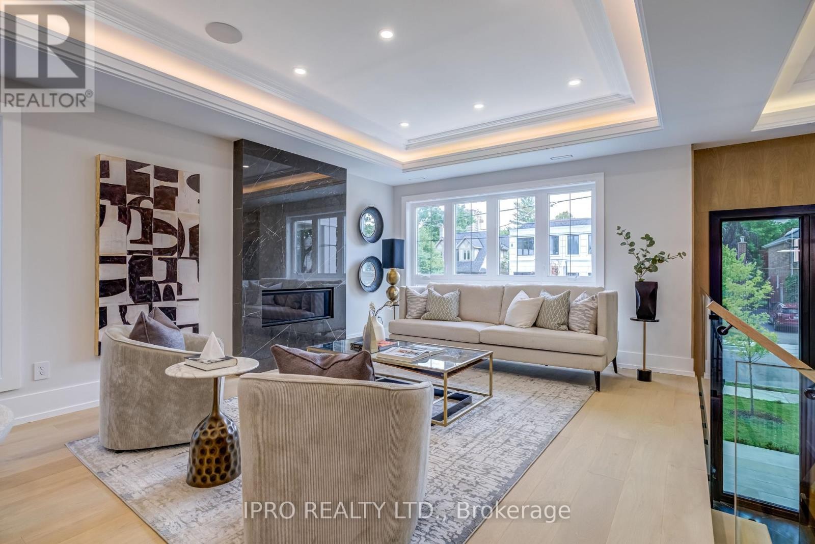 












594 BROADWAY AVENUE

,
Toronto (Leaside),




Ontario
M4G2S5

