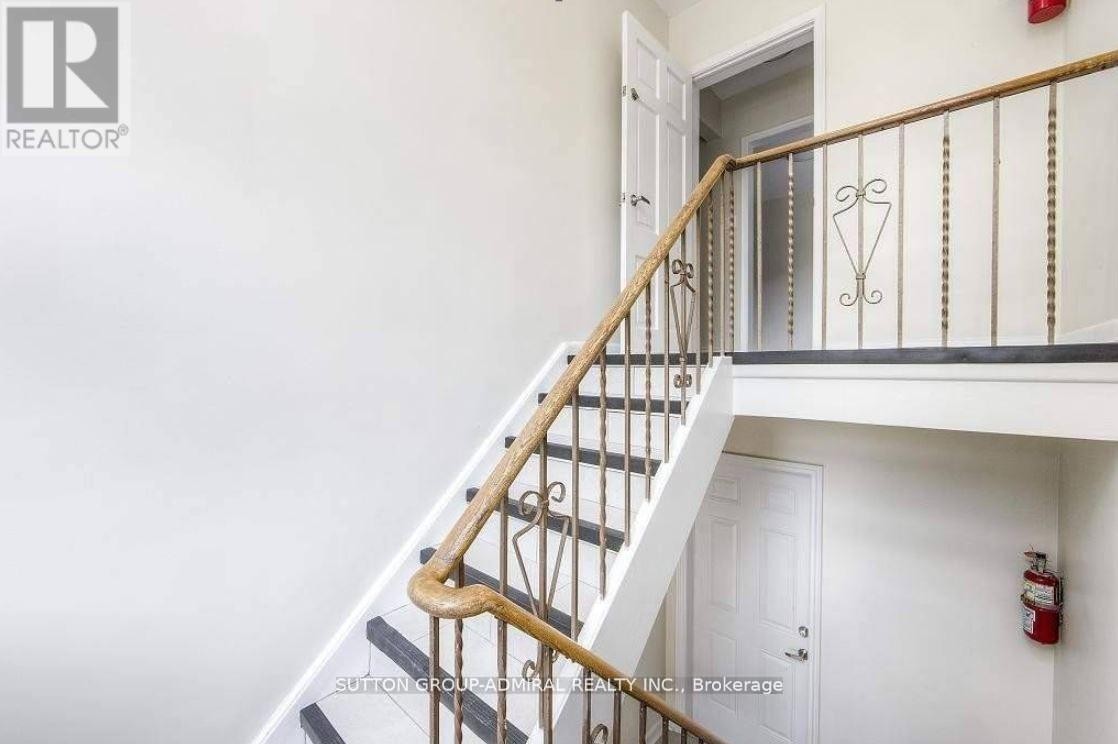 












UNIT 3 - 75 GARTHDALE COURT

,
Toronto (Bathurst Manor),




Ontario
M3H5P8

