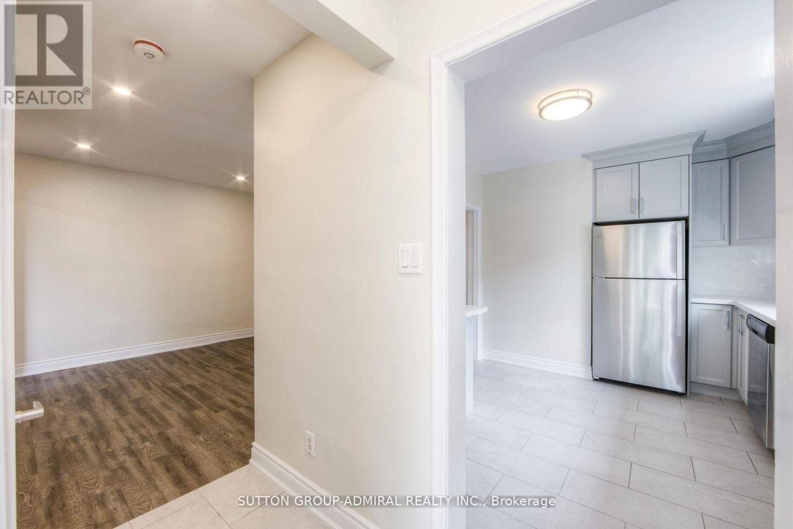 












UNIT 3 - 75 GARTHDALE COURT

,
Toronto (Bathurst Manor),




Ontario
M3H5P8

