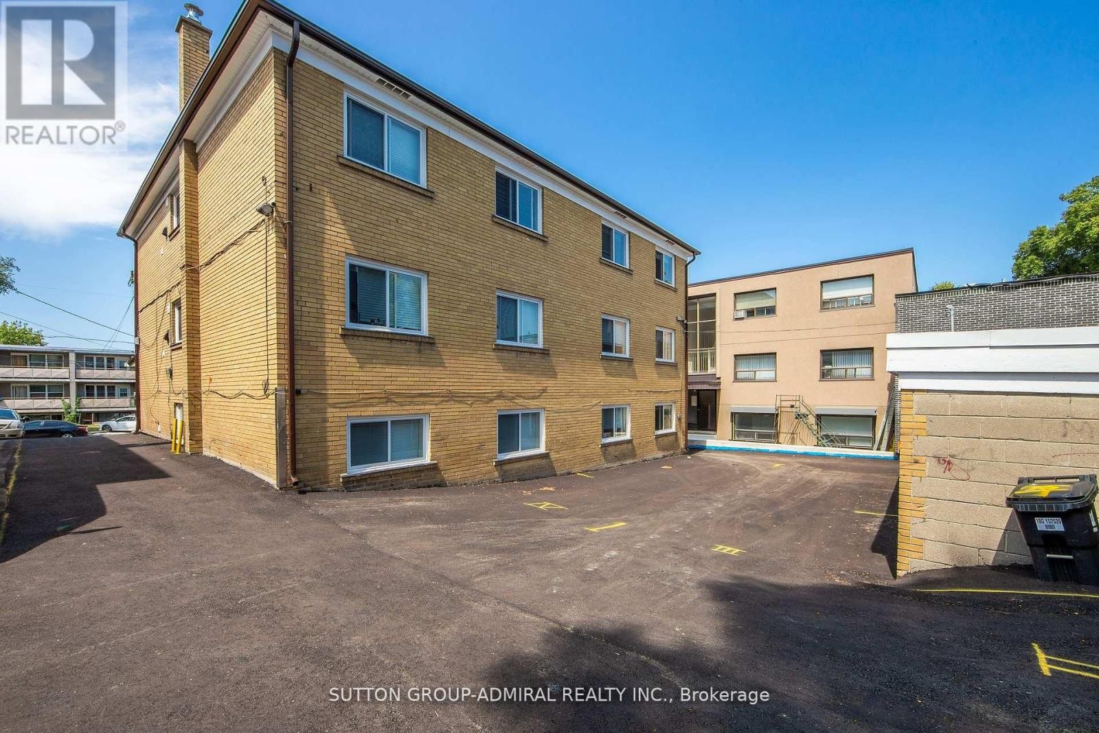 












UNIT 3 - 75 GARTHDALE COURT

,
Toronto (Bathurst Manor),




Ontario
M3H5P8

