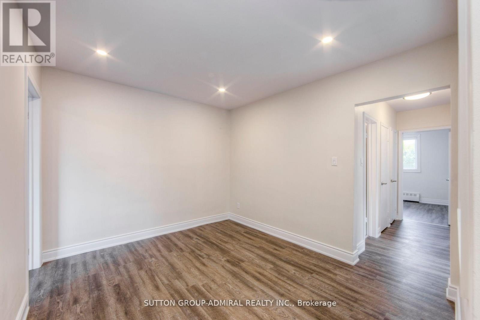












UNIT 3 - 75 GARTHDALE COURT

,
Toronto (Bathurst Manor),




Ontario
M3H5P8

