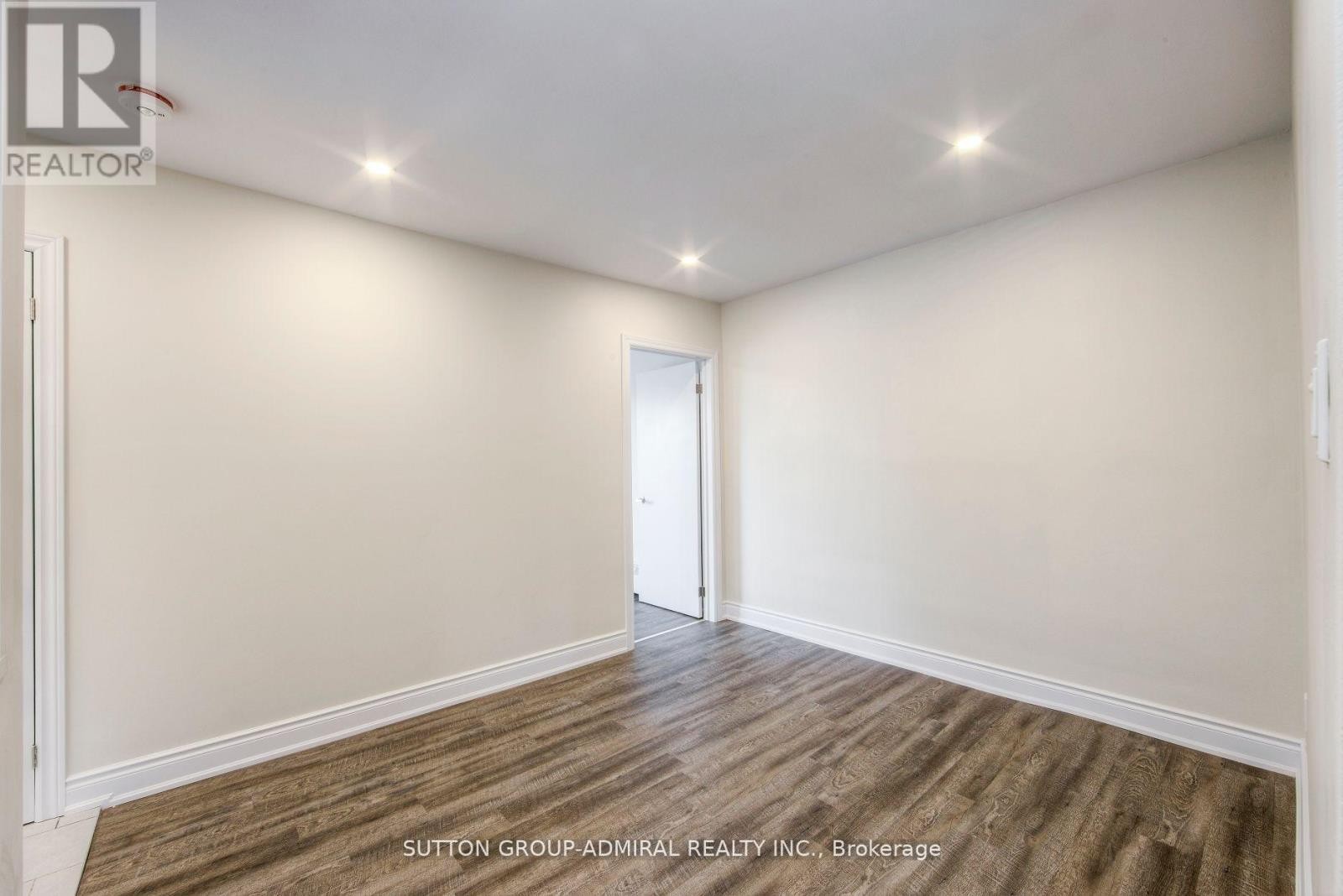 












UNIT 3 - 75 GARTHDALE COURT

,
Toronto (Bathurst Manor),




Ontario
M3H5P8

