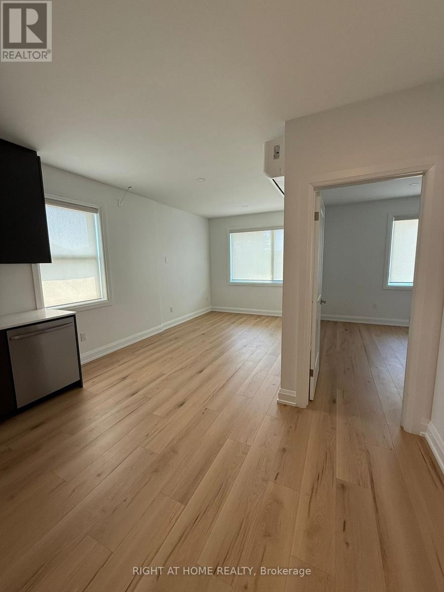 












2R - 696 WINONA DRIVE

,
Toronto (Oakwood Village),




Ontario
M6C3V9

