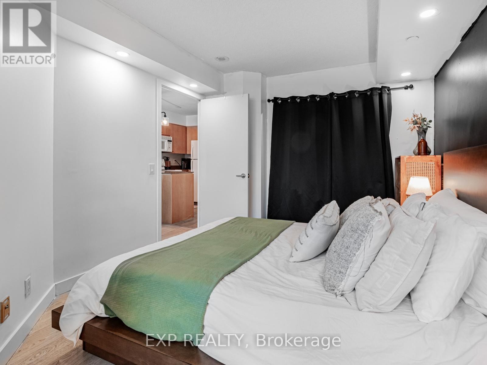 












317 - 361 FRONT STREET W

,
Toronto (Waterfront Communities),




Ontario
M5V3R5

