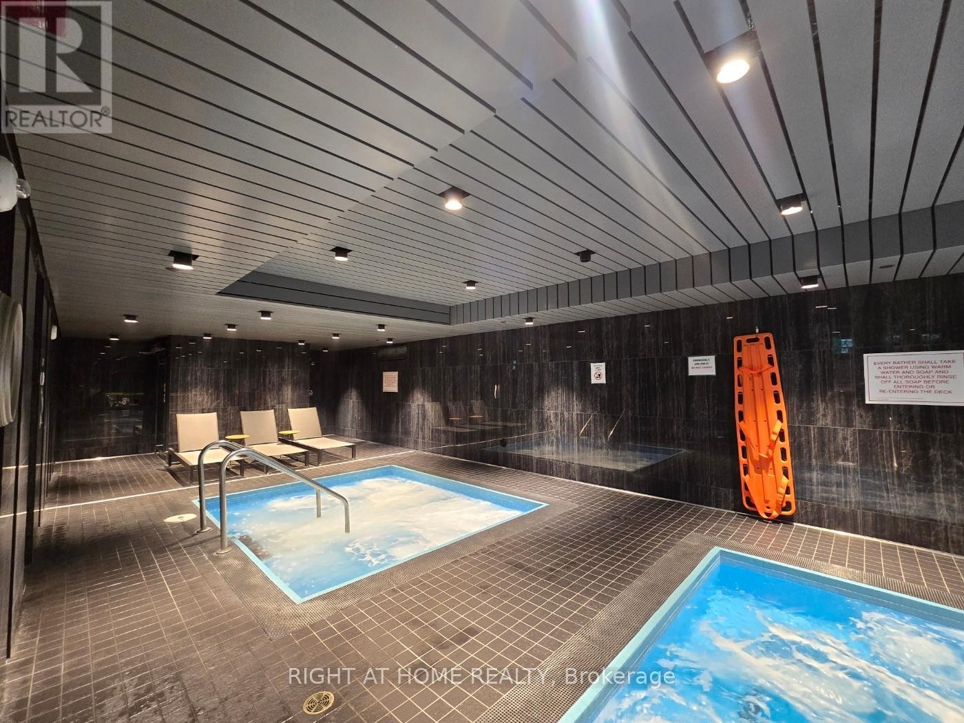 












902 - 2221 YONGE STREET

,
Toronto (Mount Pleasant West),




Ontario
M4S0B8

