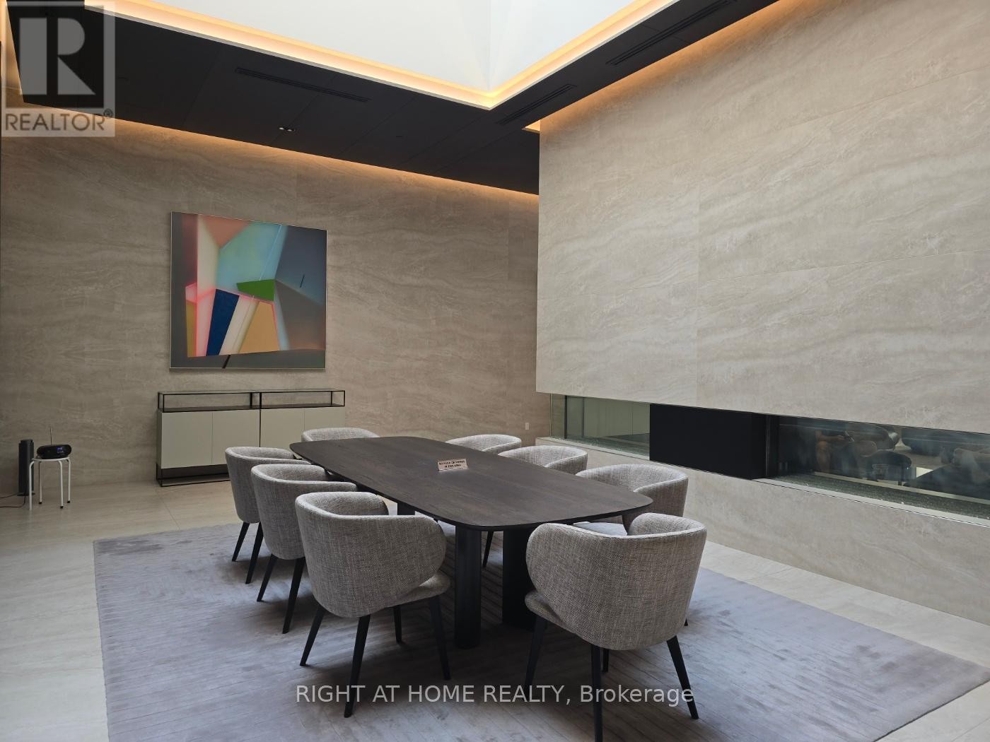 












902 - 2221 YONGE STREET

,
Toronto (Mount Pleasant West),




Ontario
M4S0B8

