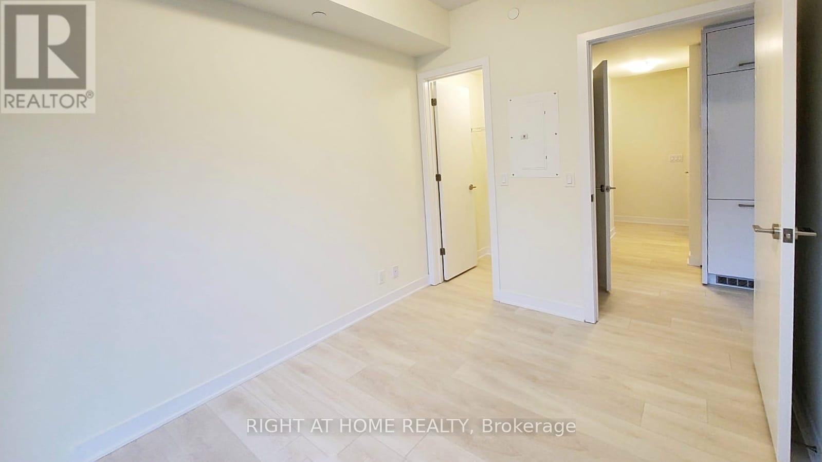 












902 - 2221 YONGE STREET

,
Toronto (Mount Pleasant West),




Ontario
M4S0B8

