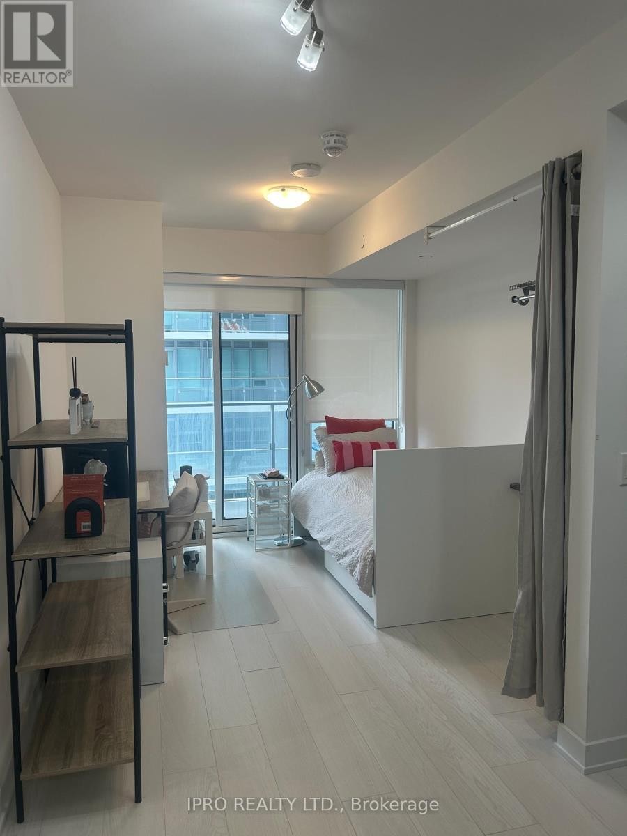 












2314 - 195 REDPATH AVENUE

,
Toronto (Mount Pleasant West),




Ontario
M4P0E4

