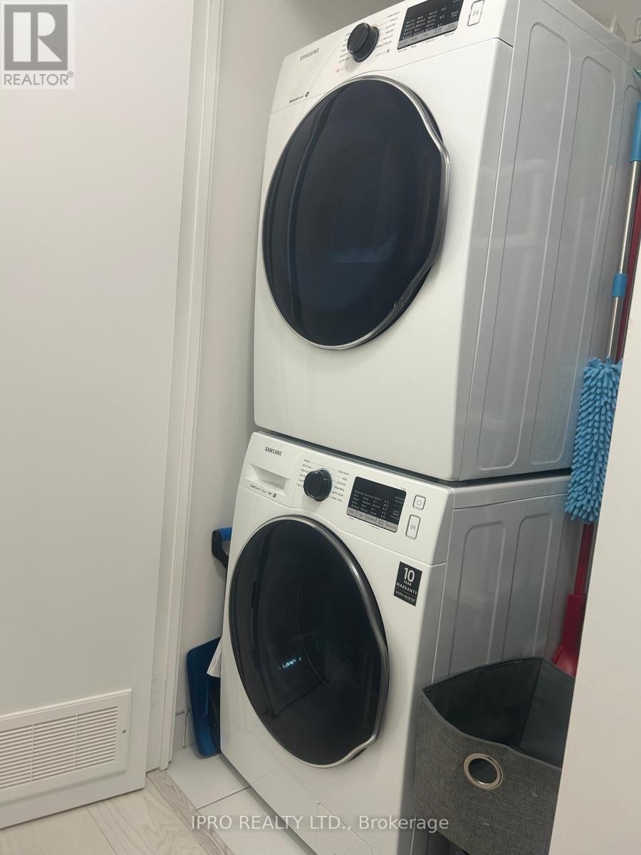 












2314 - 195 REDPATH AVENUE

,
Toronto (Mount Pleasant West),




Ontario
M4P0E4

