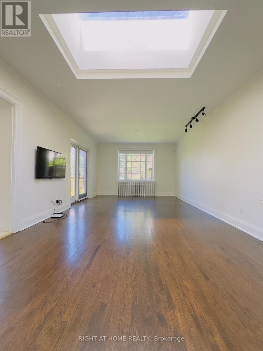 












72 GLENGOWAN ROAD

,
Toronto (Lawrence Park South),




Ontario
M4N1G4

