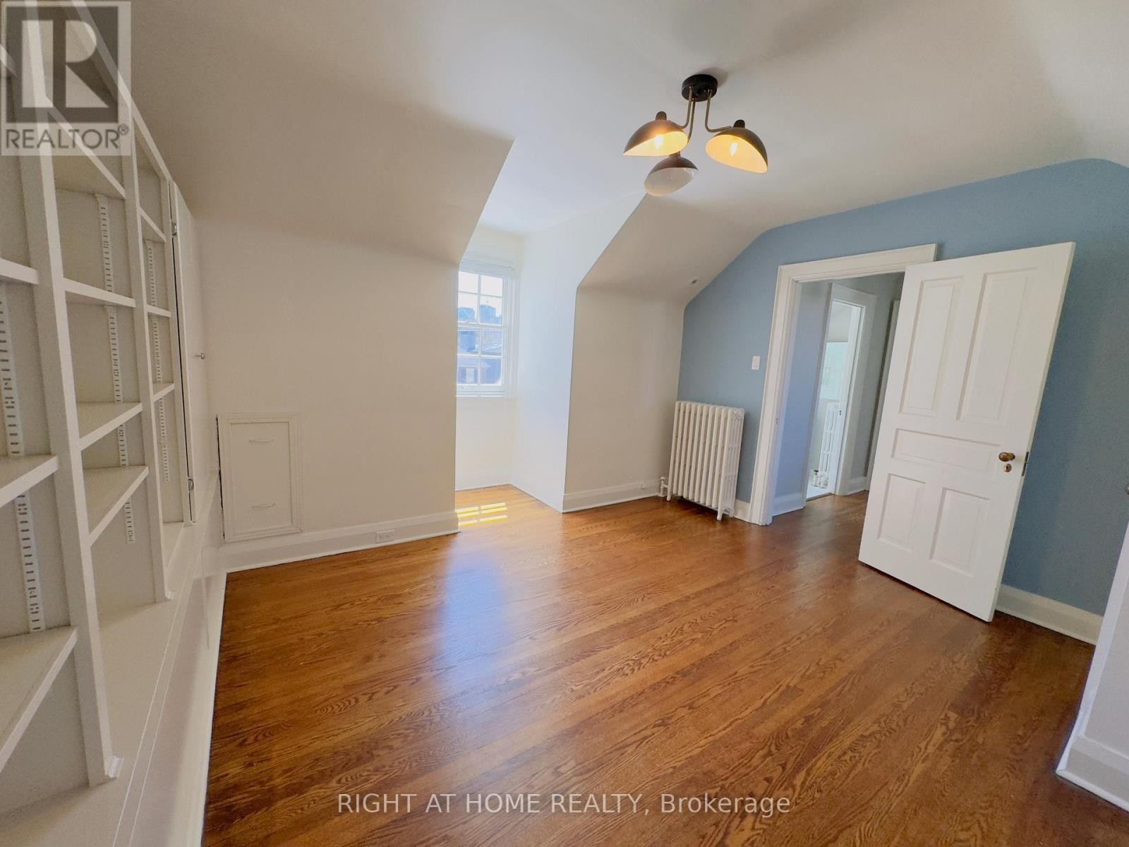 












72 GLENGOWAN ROAD

,
Toronto (Lawrence Park South),




Ontario
M4N1G4

