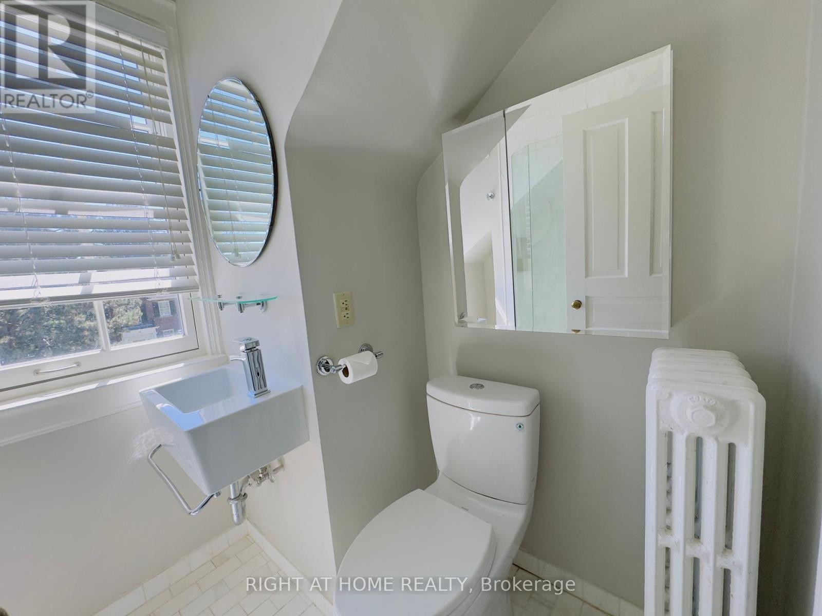 












72 GLENGOWAN ROAD

,
Toronto (Lawrence Park South),




Ontario
M4N1G4

