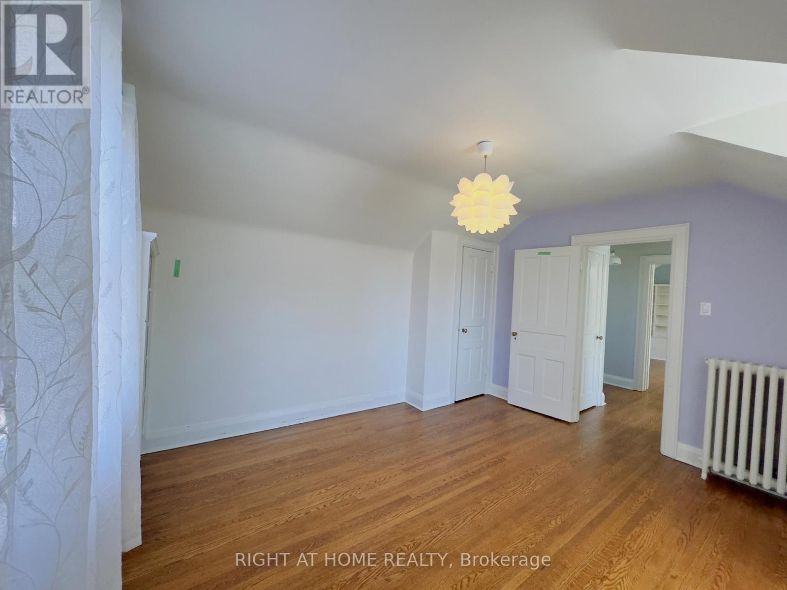 












72 GLENGOWAN ROAD

,
Toronto (Lawrence Park South),




Ontario
M4N1G4

