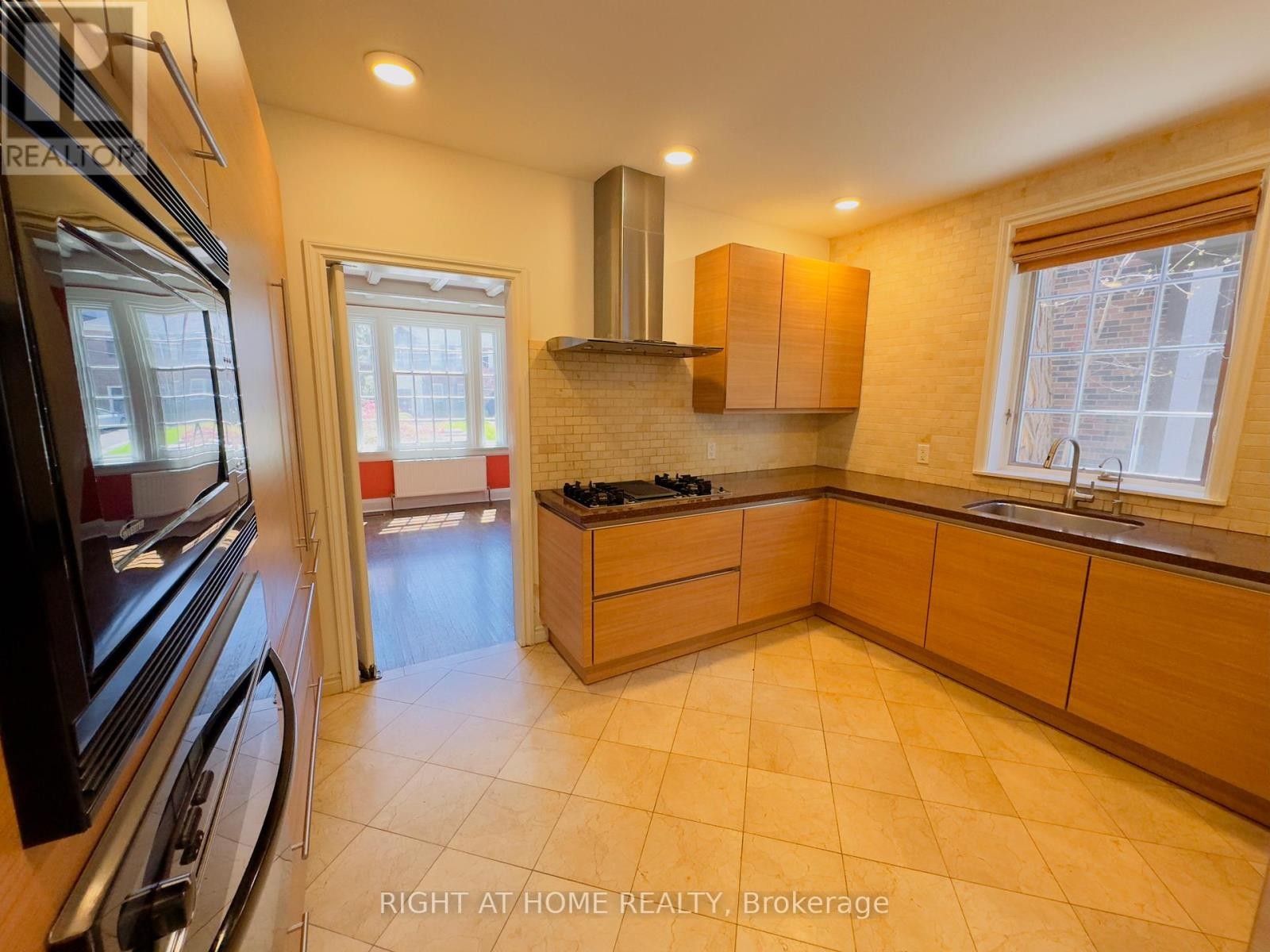 












72 GLENGOWAN ROAD

,
Toronto (Lawrence Park South),




Ontario
M4N1G4

