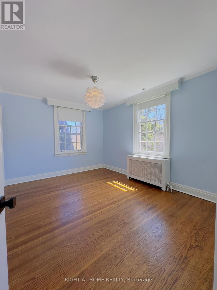 












72 GLENGOWAN ROAD

,
Toronto (Lawrence Park South),




Ontario
M4N1G4

