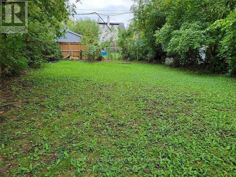 












99 RANEE AVENUE

,
Toronto (Englemount-Lawrence),




Ontario
M6A1N1

