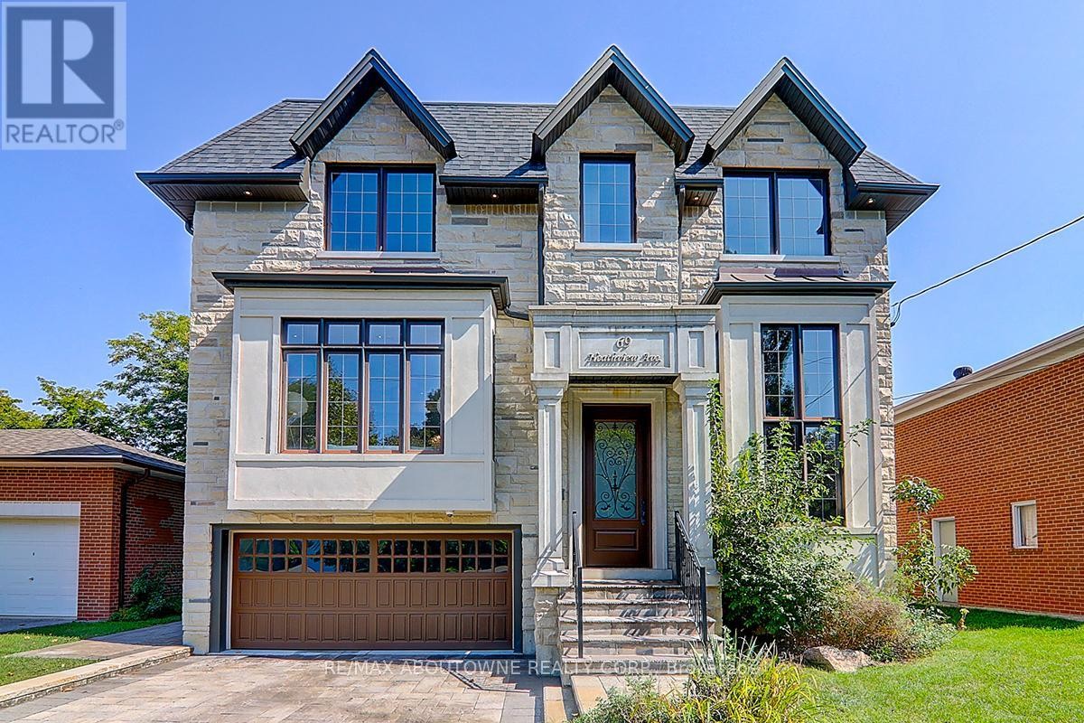 












69 HEATHVIEW AVENUE

,
Toronto (Bayview Village),




Ontario
M2K2C3

