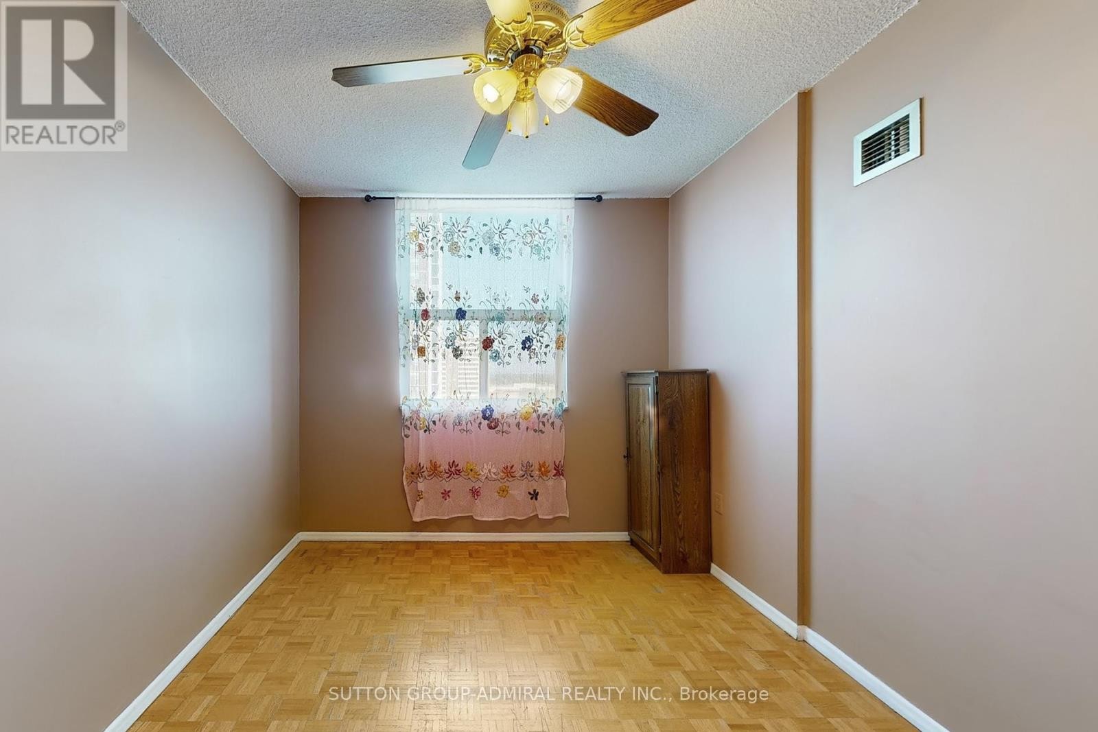 












1205 - 205 HILDA AVENUE

,
Toronto (Newtonbrook West),




Ontario
M2M4B1

