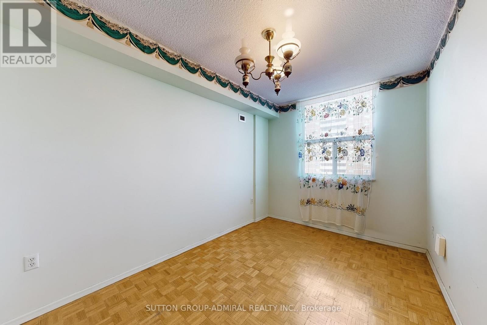 












1205 - 205 HILDA AVENUE

,
Toronto (Newtonbrook West),




Ontario
M2M4B1

