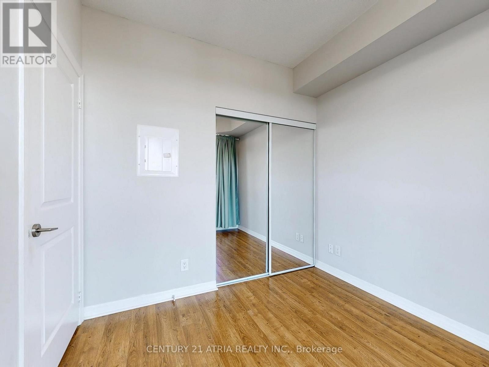 












2504 - 30 HERONS HILL WAY

,
Toronto (Henry Farm),




Ontario
M2J0A7

