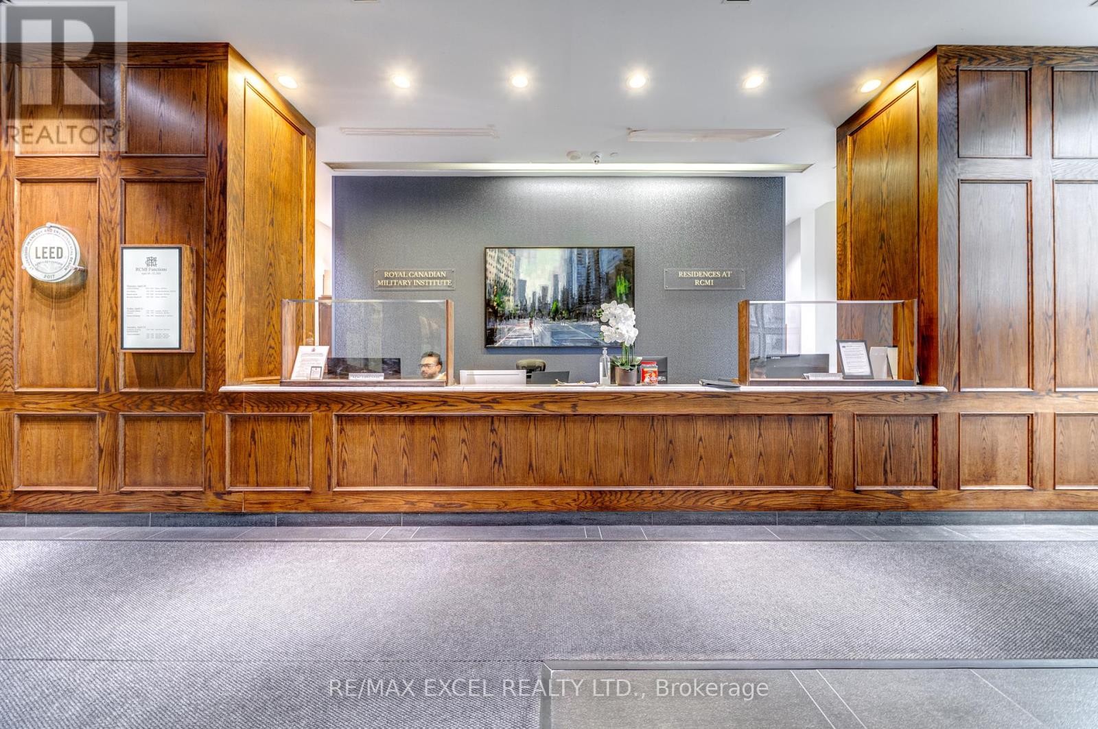 












1705 - 426 UNIVERSITY AVENUE

,
Toronto (Kensington-Chinatown),




Ontario
M5G1S9

