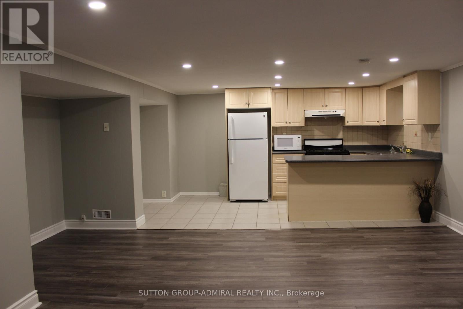 












BSMT - 5 PENNARD COURT

,
Toronto (Newtonbrook West),




Ontario
M2R2V8


