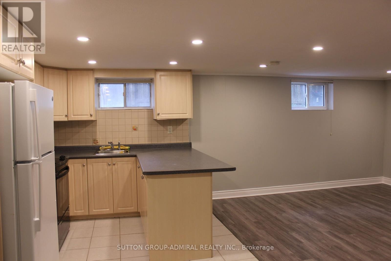 












BSMT - 5 PENNARD COURT

,
Toronto (Newtonbrook West),




Ontario
M2R2V8

