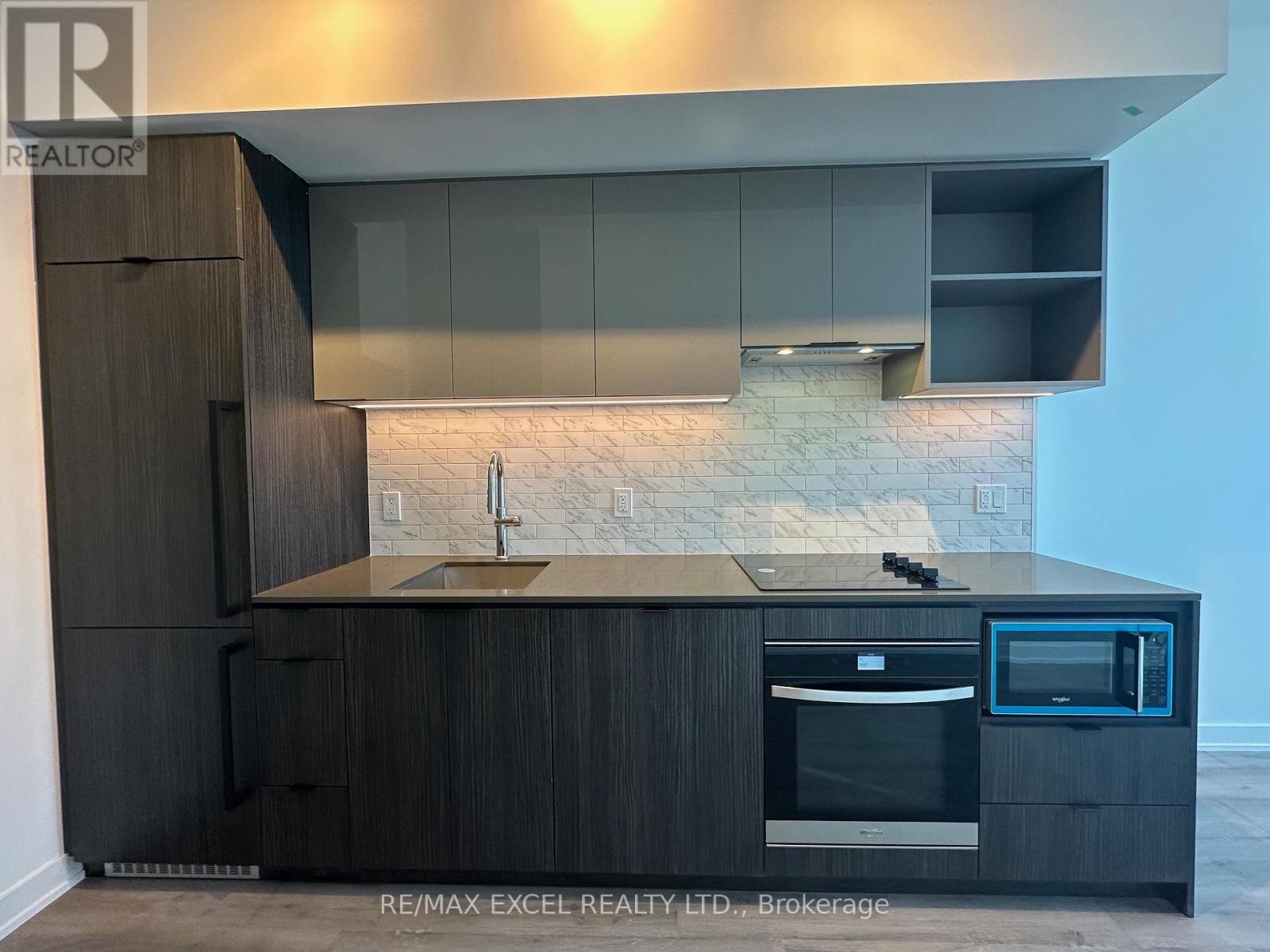 












910 - 252 CHURCH STREET

,
Toronto (Church-Yonge Corridor),




Ontario
M5B0E6

