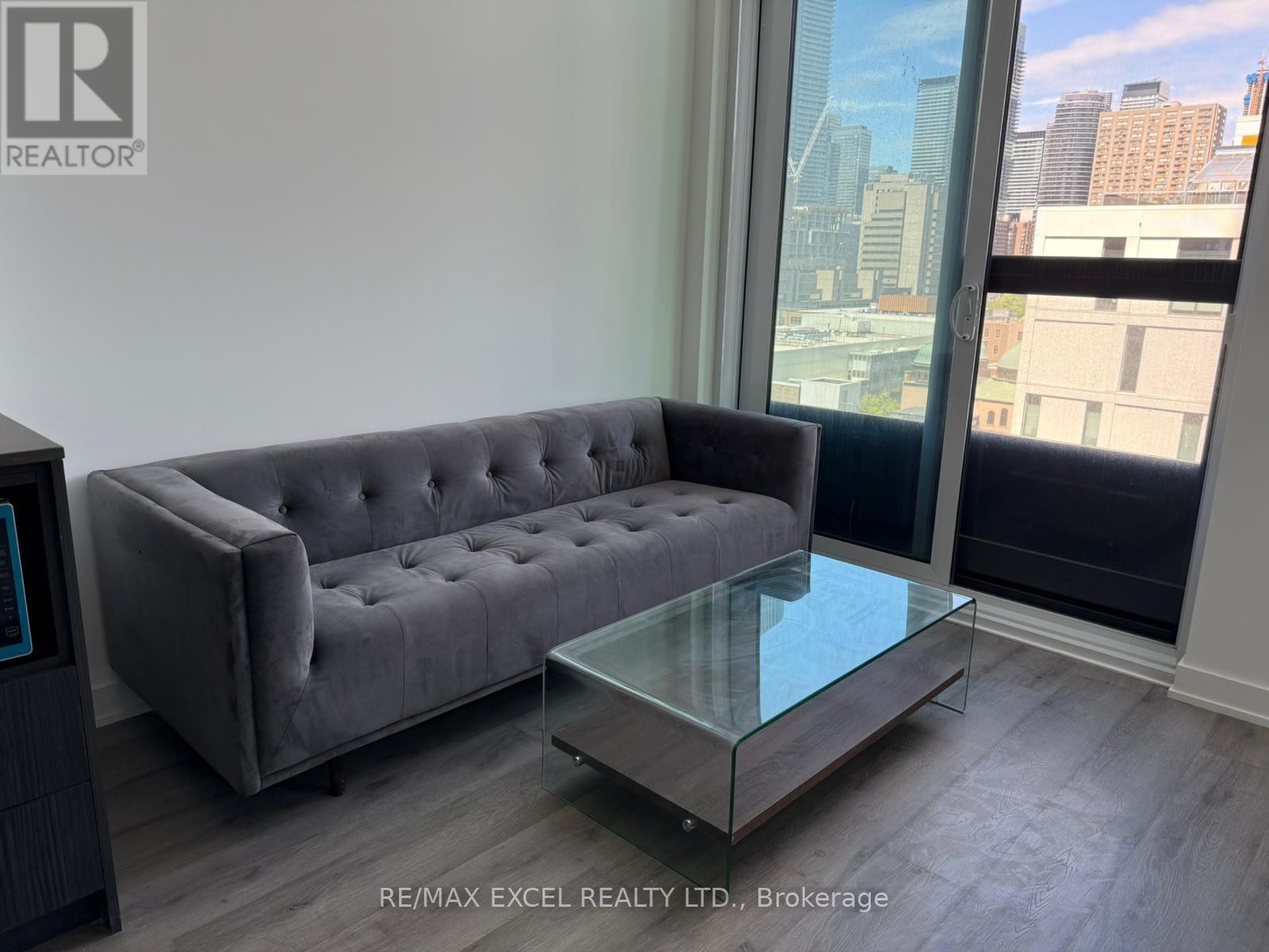 












910 - 252 CHURCH STREET

,
Toronto (Church-Yonge Corridor),




Ontario
M5B0E6

