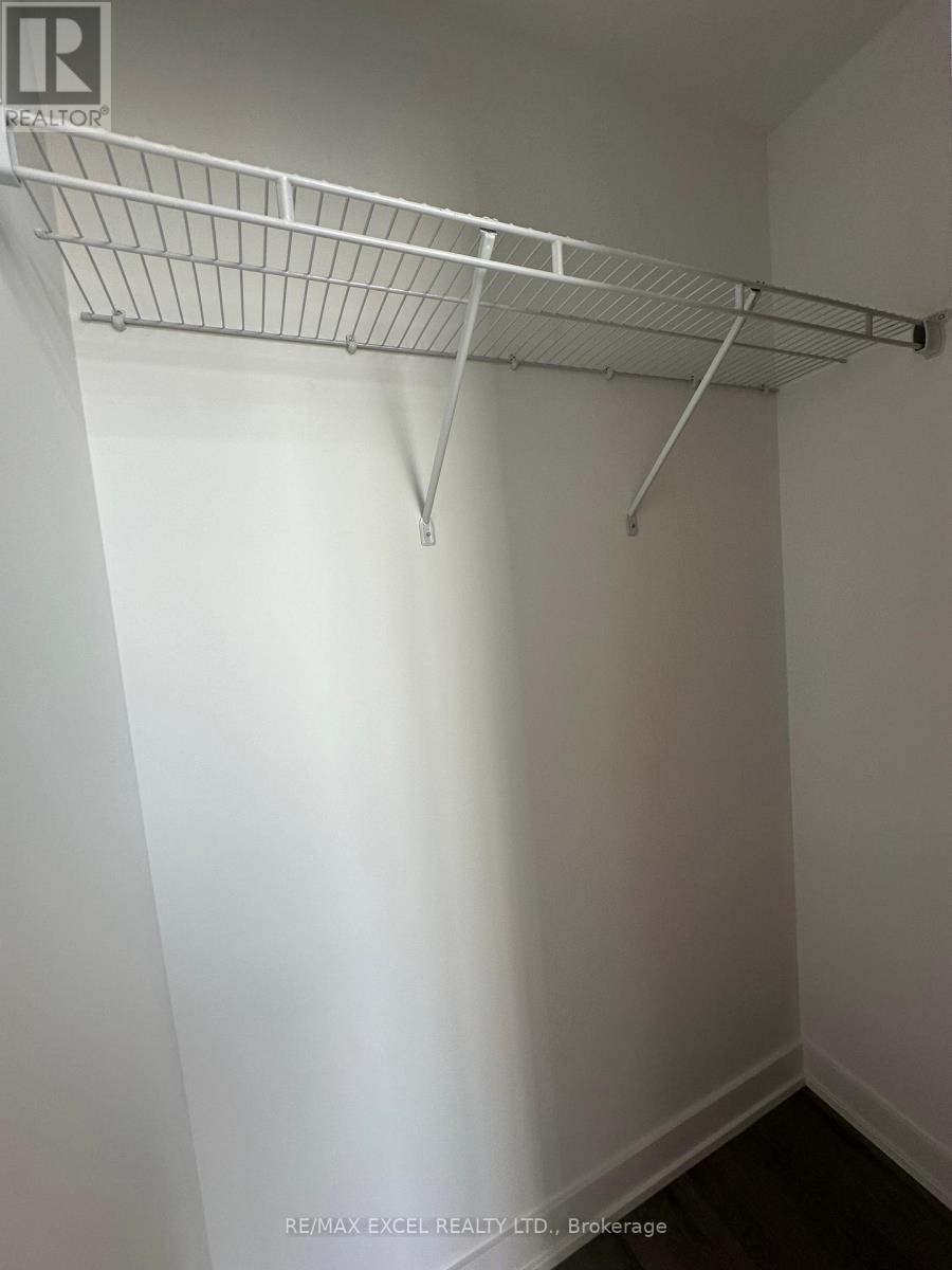 












910 - 252 CHURCH STREET

,
Toronto (Church-Yonge Corridor),




Ontario
M5B0E6

