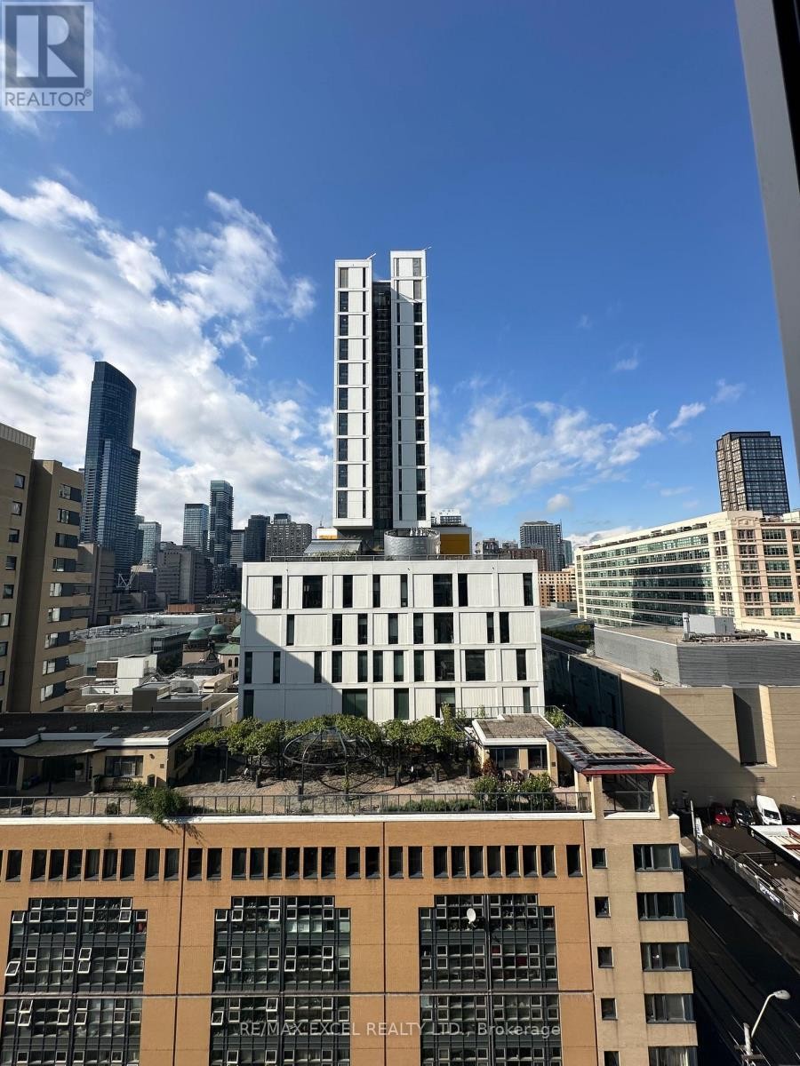 












910 - 252 CHURCH STREET

,
Toronto (Church-Yonge Corridor),




Ontario
M5B0E6

