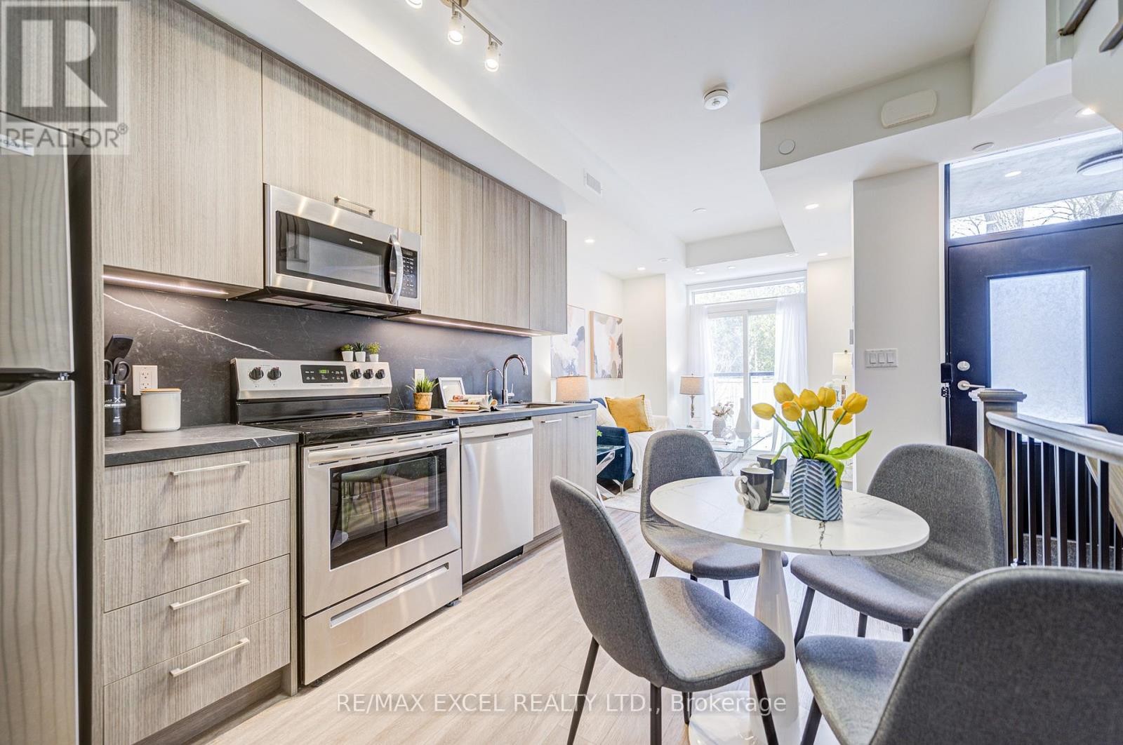 












26 - 51 WINLOCK PARK

,
Toronto (Newtonbrook East),




Ontario
M2M0B8


