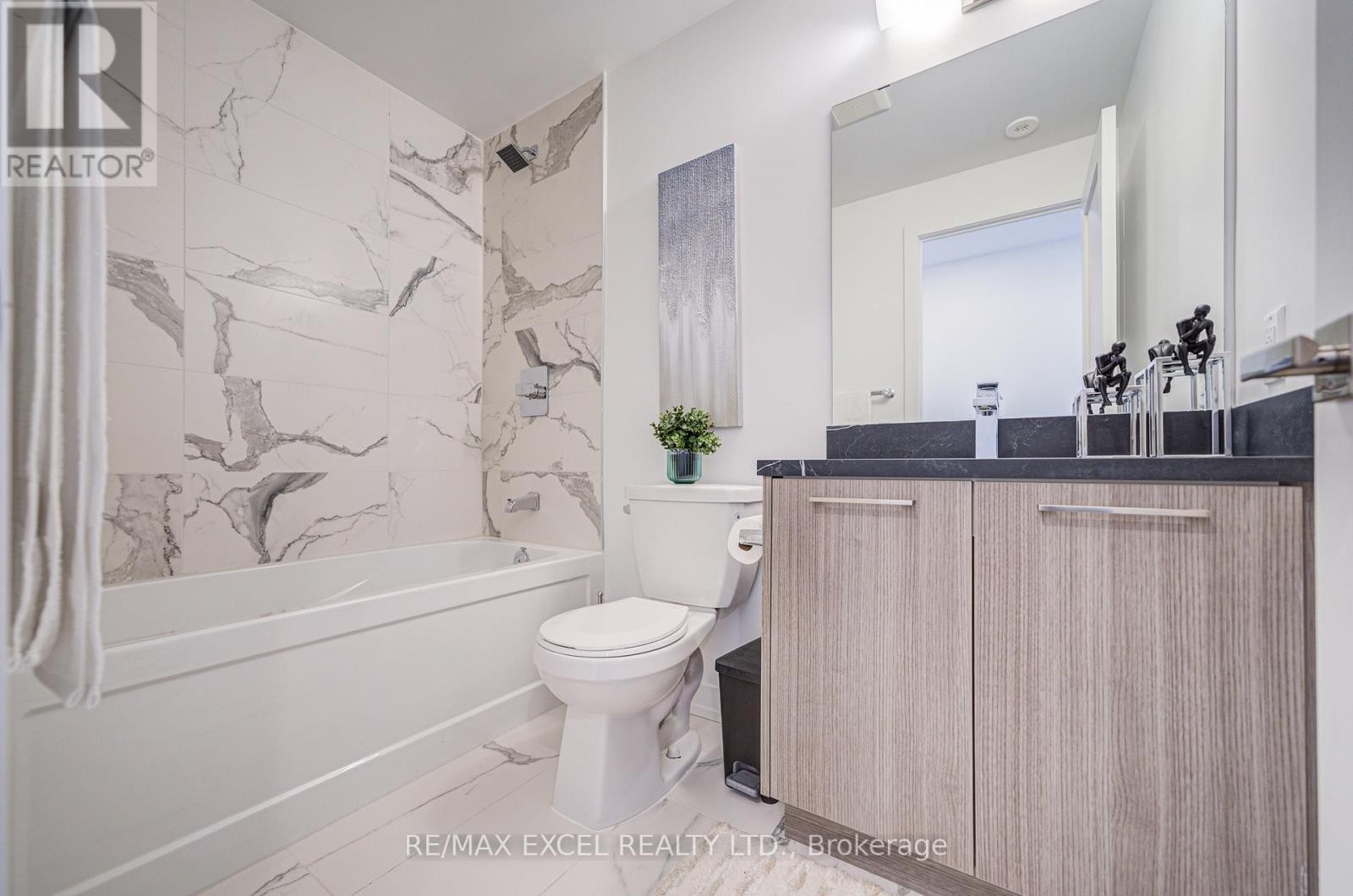












26 - 51 WINLOCK PARK

,
Toronto (Newtonbrook East),




Ontario
M2M0B8

