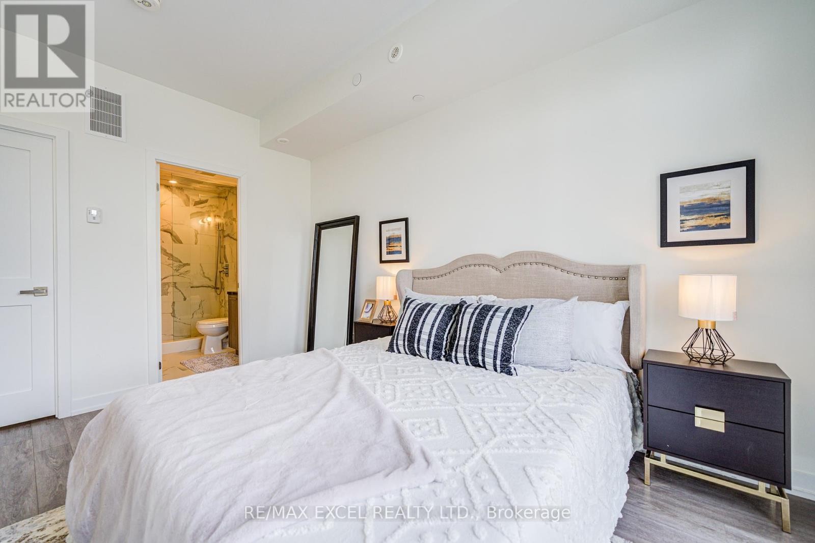 












26 - 51 WINLOCK PARK

,
Toronto (Newtonbrook East),




Ontario
M2M0B8

