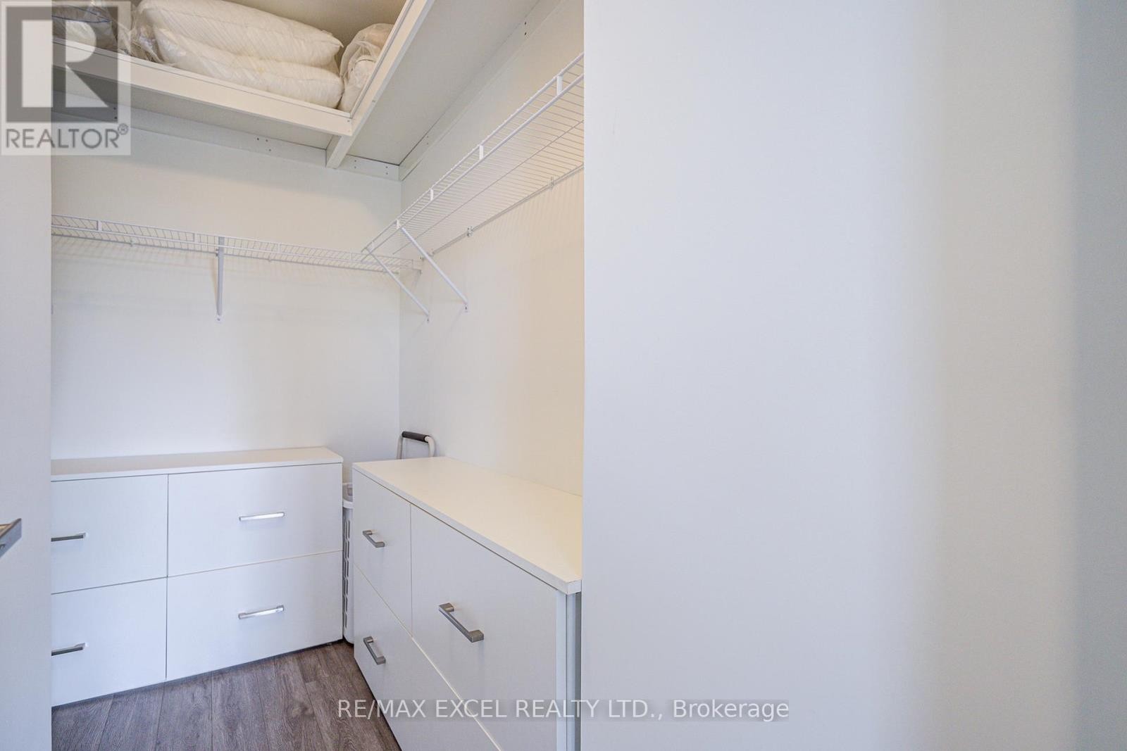 












26 - 51 WINLOCK PARK

,
Toronto (Newtonbrook East),




Ontario
M2M0B8

