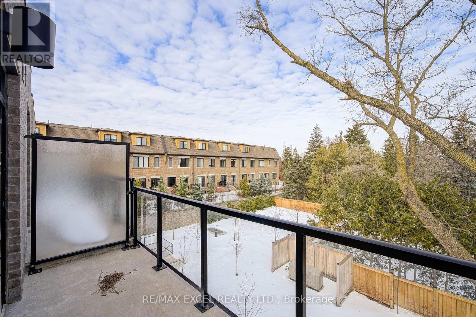 












26 - 51 WINLOCK PARK

,
Toronto (Newtonbrook East),




Ontario
M2M0B8

