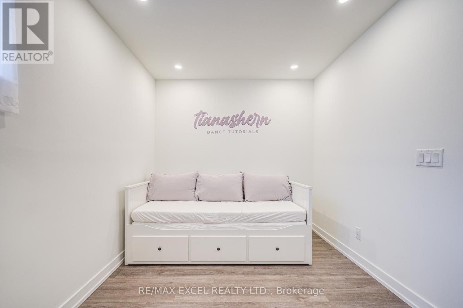












26 - 51 WINLOCK PARK

,
Toronto (Newtonbrook East),




Ontario
M2M0B8

