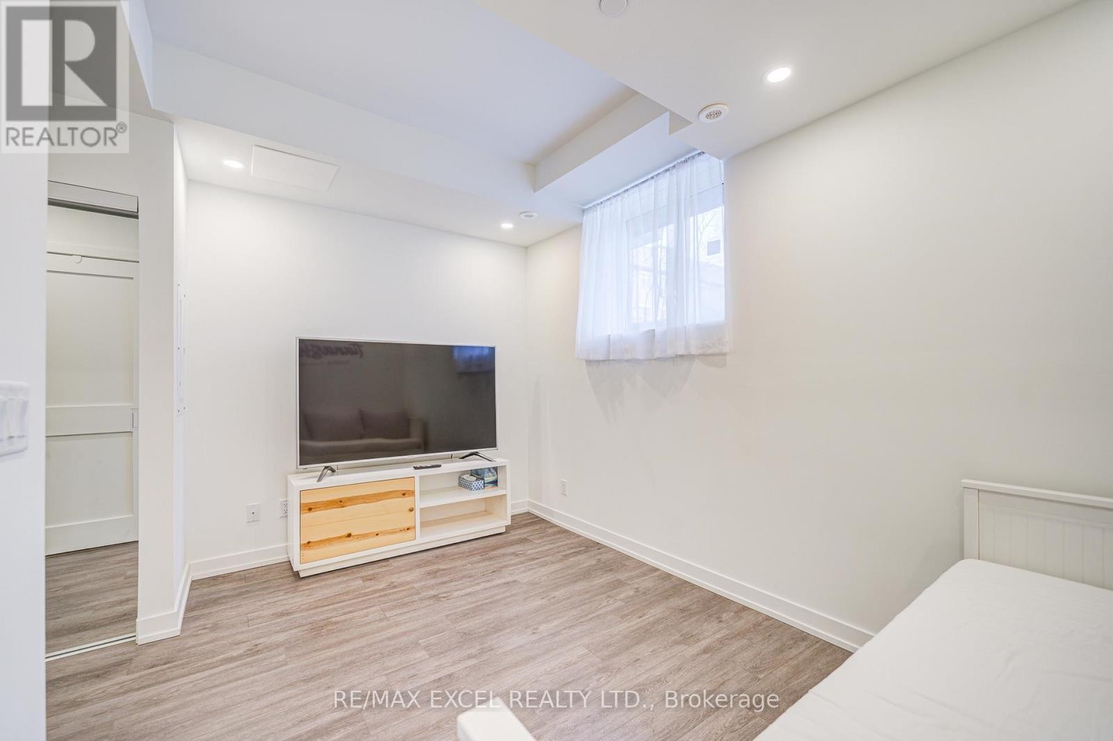 












26 - 51 WINLOCK PARK

,
Toronto (Newtonbrook East),




Ontario
M2M0B8

